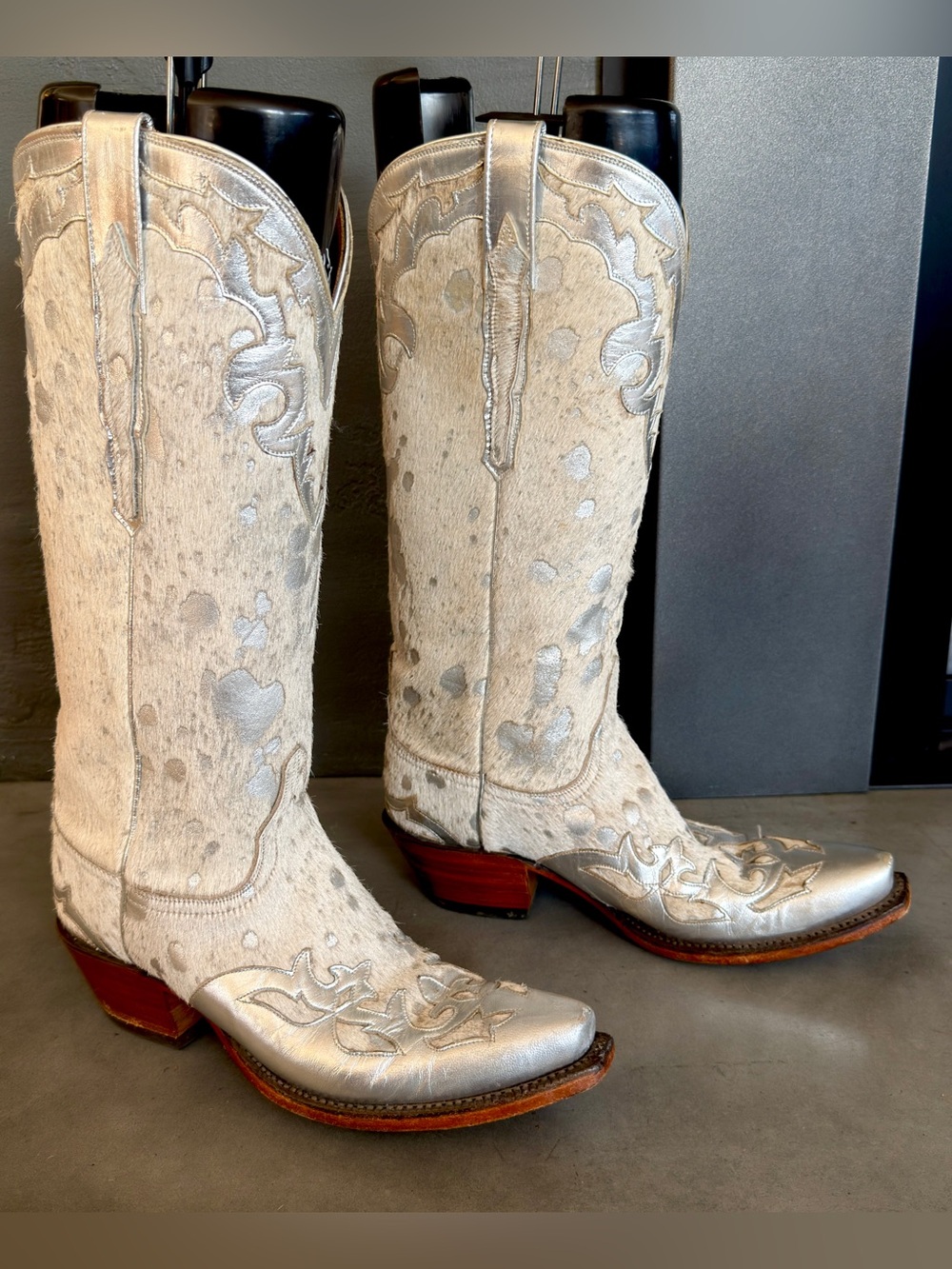 Lucchese Classic Hair-On-Hide w/Silver Metallic Leather Detail - Women’s 7B